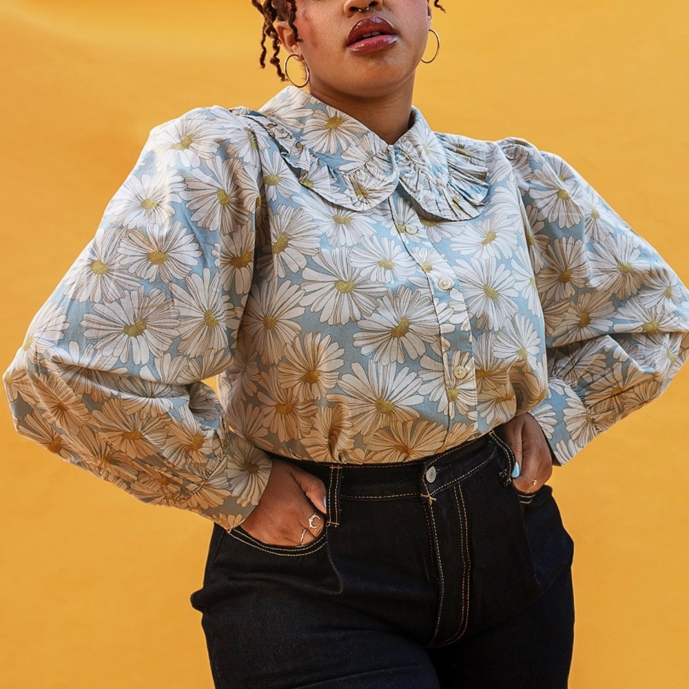 🔶Levi’s blouse,floral pattern, puffy sleeves, Peter Pan collar, new with tags🔶
